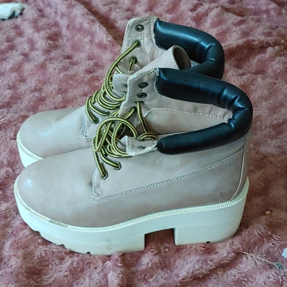 Platform shoes - Picture 2 of 2